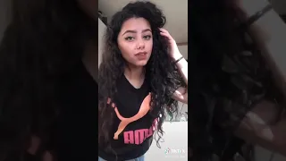 بوسه من الشفه البنت القلب طلقه في عينيك يا بنت  بوسه من الشفه البنت القلب طلقه في عينيك يا بنت