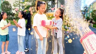姐姐买不起吹泡泡玩具，妹妹把自己的超级泡泡机送给姐姐！【久久好物】