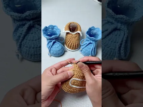 Cute baby crochet shoes #crochetshoes #crochet #crochetcrosai