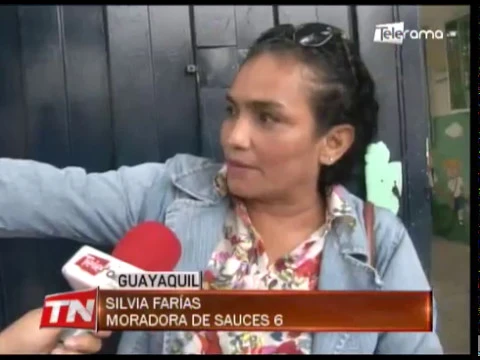 Moradores denuncian acumulación de basura en exteriores de una escuela