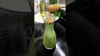 الافوكادو بالعسل والمكسرات دندنها