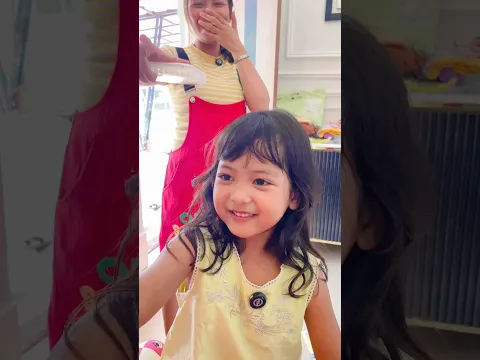 Pinky di apain ya sama ayu🤣