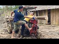 Download Lagu Agricultural vehicles transporting wood have added pulleys to reduce friction when loading wood.