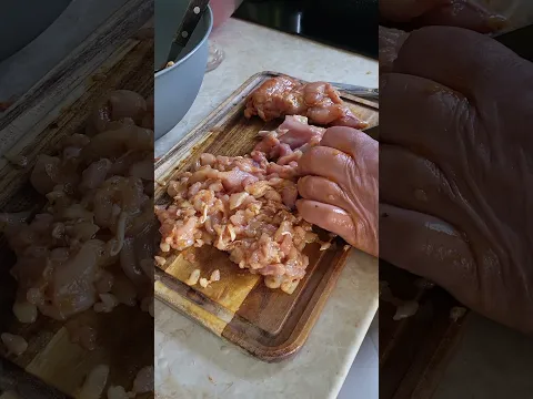 Как сделать фарш если нет ни мясорубки ни ножа!!!