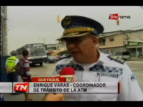 Colocación de semáforos descongestiona calles