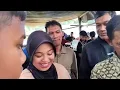 Gadis ayu tersipu malu 