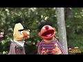 Sesame Street: El Patito feat. Ernie and Rubber Duckie (Despacito Parody)