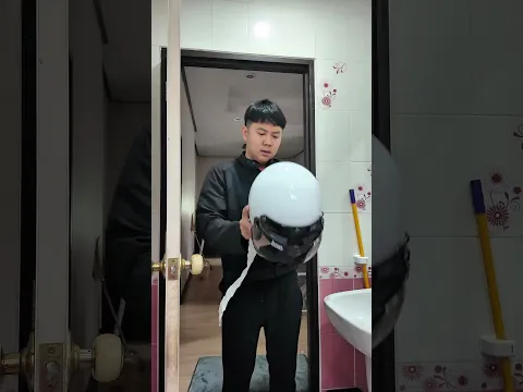 ใส่หมวกกันน็อกตามกฎจราจร ￼