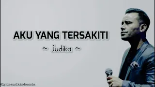 Download AKU YANG TERSAKITI - JUDIKA (LYRIC VIDEO) MP3