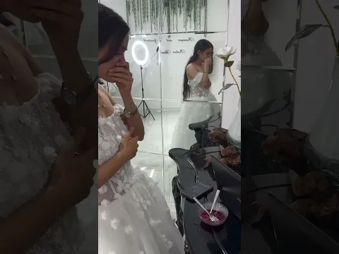 شوف العروس تاكل شلغم لن ممتريكة 😒😂