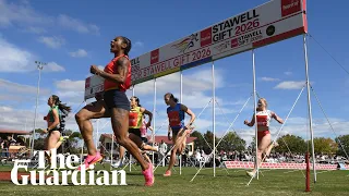 Watch Sha Carri Richardson thrilling finish in the Stawell Gift women s final