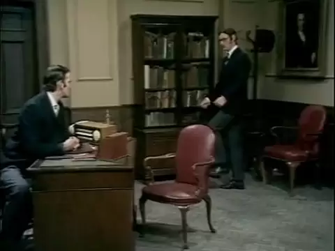 Monty Python's Ministry of Silly Walks (Esquete Completo)