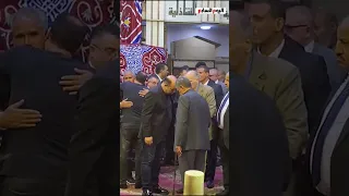 الكل ساب العزا وبيسنده ظهور نادر لممدوح عباس من عزاء محمد صبري نجم الزمالك الراحل 