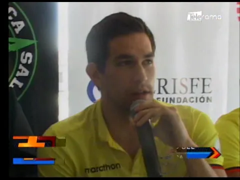 Fedeazuay reconoce triunfo del nadador Esteban Enderica