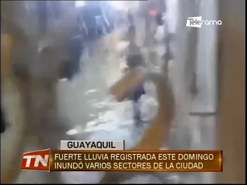 Fuerte lluvia registrada este domingo inundó varios sectores de la ciudad
