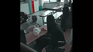 راحت للمدرسه بدال اختها التؤام وانتقمت لها من اللي ضربوها وصوروها فيلم Everyone Is There 