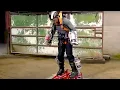 Video di British entrepreneur invents, builds and files patent for Iron Man-like flight suit