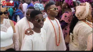 wow amazing moment wizkid u0026 his first son boluwatife hugs u0026 step out together at his mum funeral