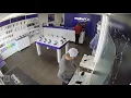 Metro By T-Mobile Store gets Iphone snatched
