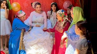 خطوبة بهجه      بنت معجبه سلفتي   والبنات قرصتها في ركبتها  علشان يحصلوها في جمعتها  دندنها