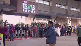 Shoppers line up outside as new H-E-B opens in Rockwall