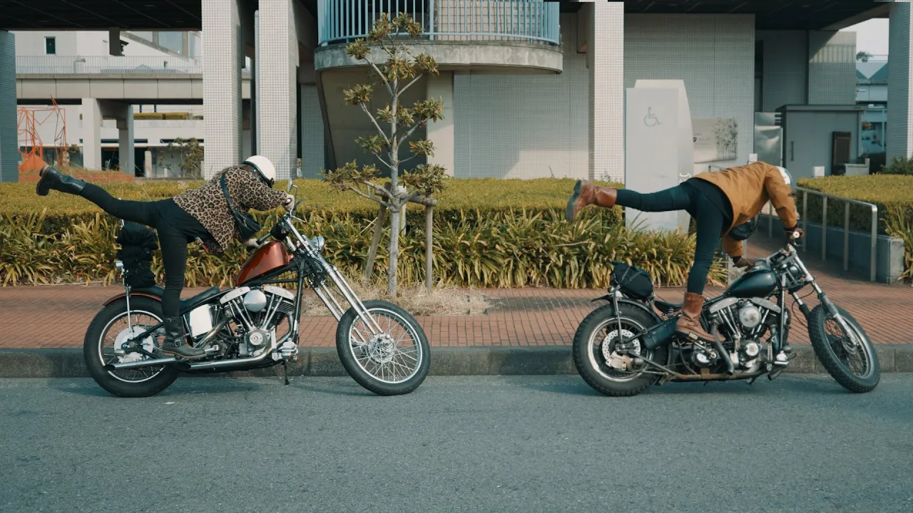 チョッパーカスタムのHarley-Davidsonに乘るCoolな女性たち
