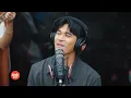 Wilbert Ross performs "Dulo ng Pahina" LIVE on Wish 107.5 Bus