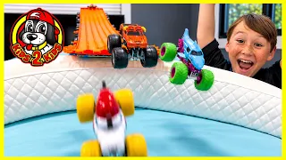 MONSTER TRUCK MATTRESS RACING - Monster Jam Vs. Hot Wheels TRIPLE CRASH RACE