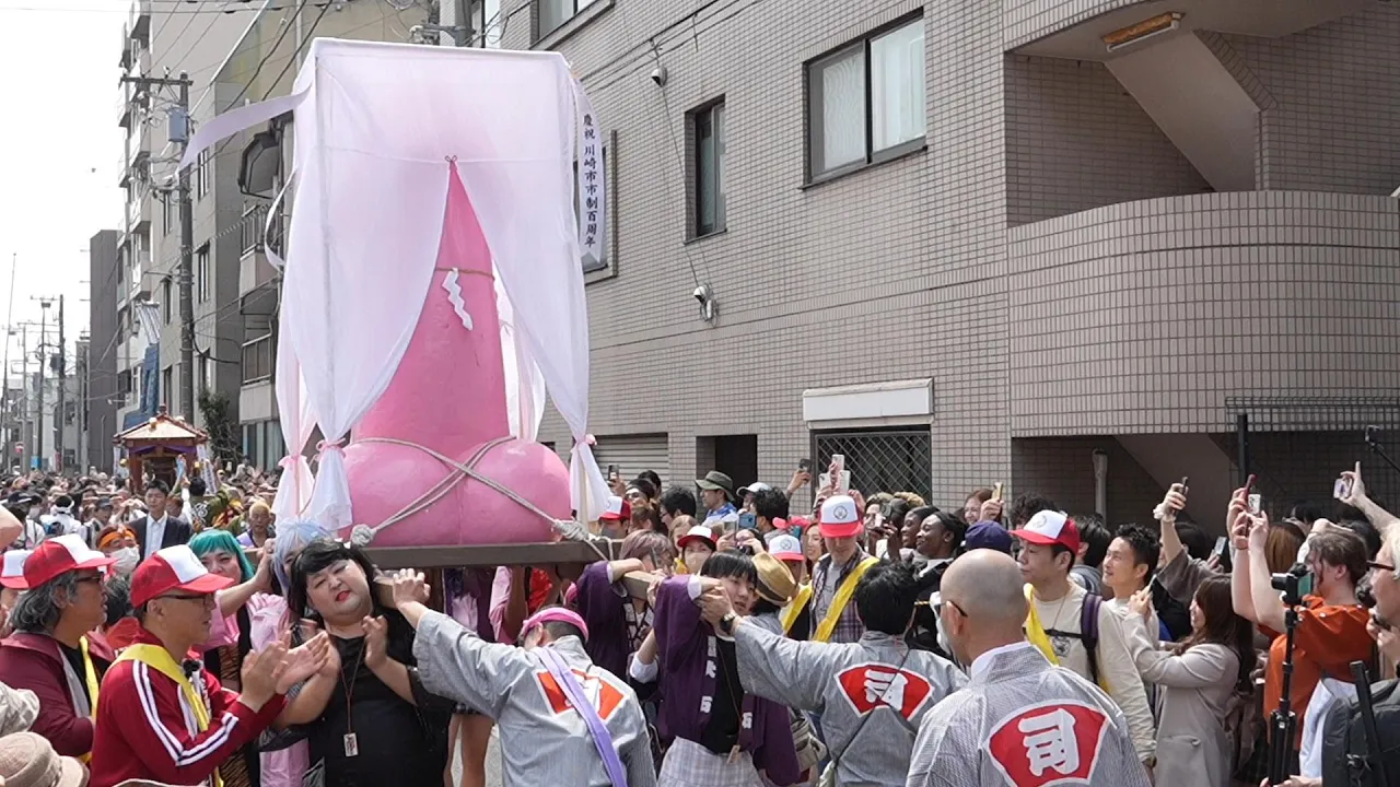 かなまら祭2024　外人さんたち大興奮  kamanara festival