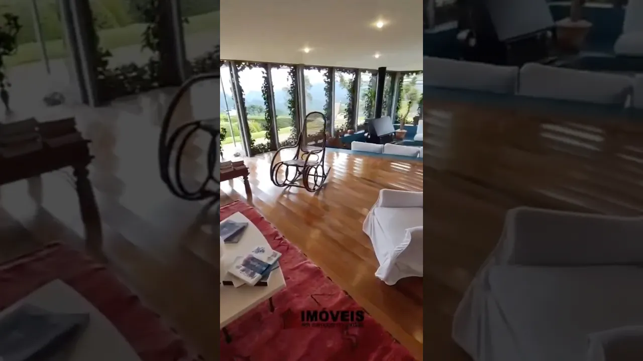 Video do Imóvel: Venha contemplar essa casa envolta por natureza, vista incrível e um conforto extraordinário.