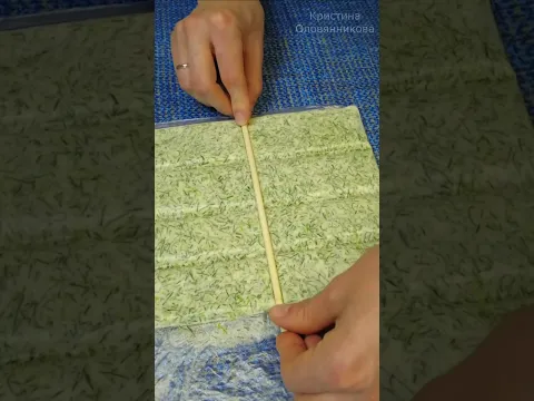 Беру сливочное масло, укроп и делаю заготовку, которая подходит для всего