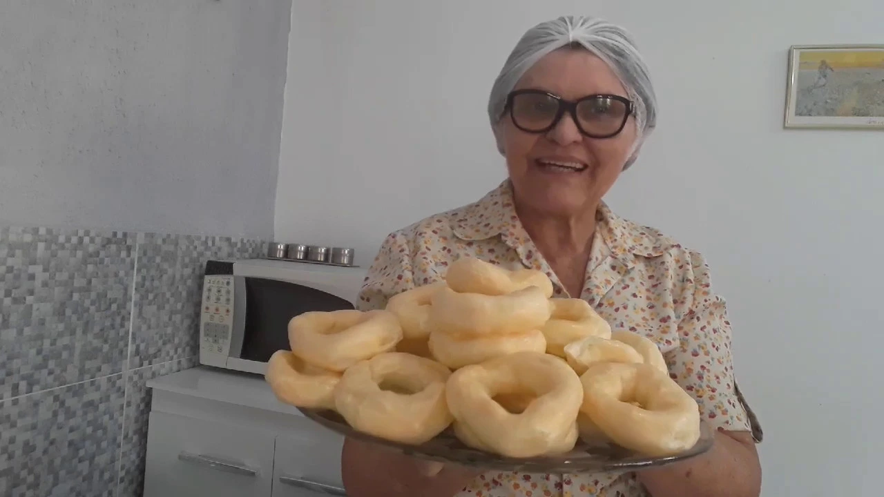 BISCOITO DE CEBOLA COM 3 INGREDIENTES I DERRETE NA BOCA