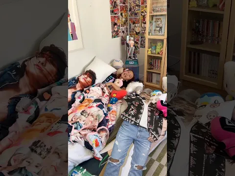 POV: Walking into your delulu sister’s room 😂 The life of an adult fangirl 🤭