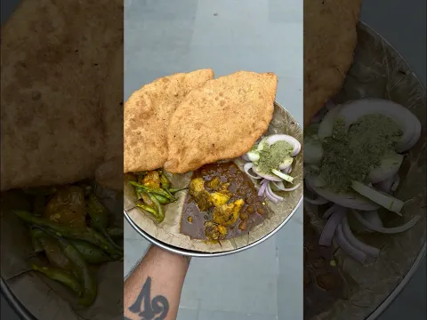 Ye kiske favourite he 😋 #cholebhature #explore #streetfood #ytshorts