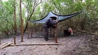 solo camping hujan deras - diguyur hujan berkali kali saat membangun shelter - ASMR