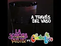 A través del vaso