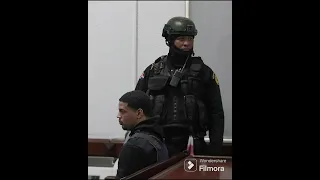 Distan 15 anos para el doctolcito 20 para chiquito y 30para lui