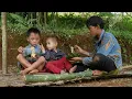 Download Lagu 16-jarige wees - Quan bouwde een klein huis zodat Ngoc samen kon eten.