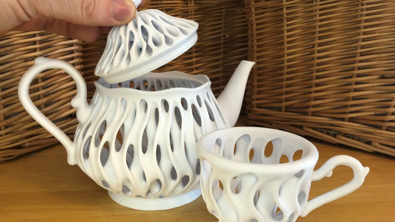 Malfunctioning Plate and Saucer 