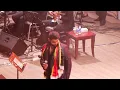 الفنان محمودالتركي يبكي متأثراً بعد غنائه لموال مضيع وطن خلال مشاركته في مهرجان جرش