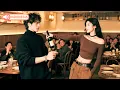 Download Lagu Cinta Sejak Kecil, Gadis Nekat Mengejar Pria Dingin di Depan Semua Orang—Manis Banget!
