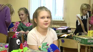 Омичи взялись за украшение главных городских ёлок