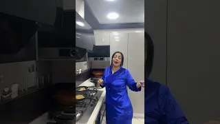 شاهد وردة شارلومانتي مع ولدها وائل راهي طيبله في سكالوب بيناتنا وردة تعرف طيب 