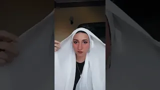 استخدمي لزق دابا فيس خفيف هيساعدك في تثبيت الطرحه 