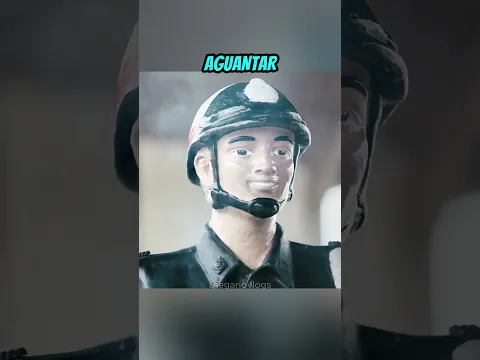 Estos policías colocaron una estatua para controlar el tránsito