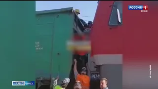 В Омске несовершеннолетних детей сняли с вагона товарного поезда