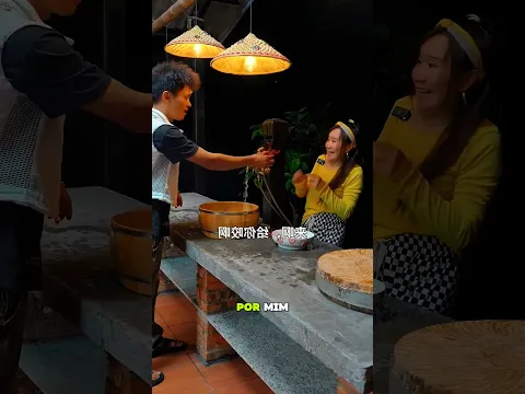 Maria e Lucas fizeram juntos um prato apimentado de camarão com limão! 🍋🦐😋!! #shorts