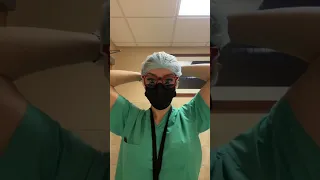 جراح يستعد للعملية الجراحية   جراح دندنها