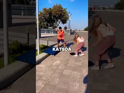 Hän tienasi rahaa rikkomalla oman televisionsa 😂💸