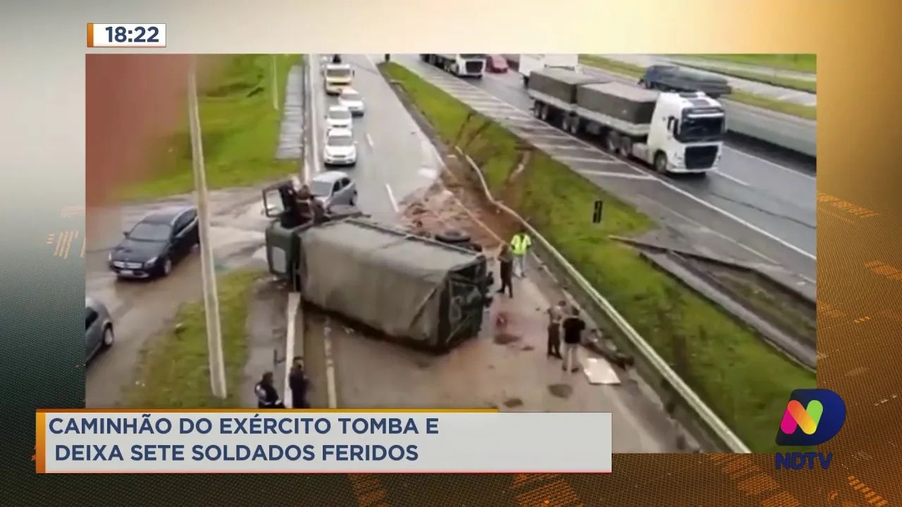 Em Porto Belo, no Norte do Estado, caminhão do exército tomba na BR-101 e deixa soldados feridos